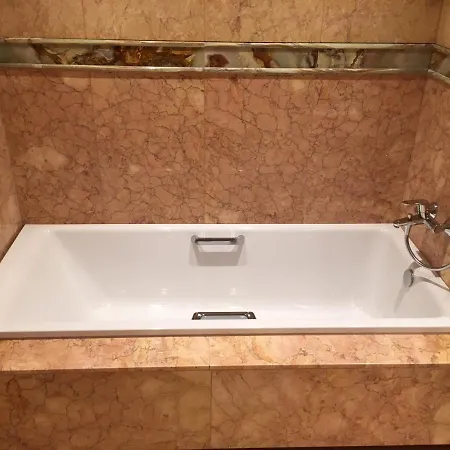 Luxury Modern Fenals