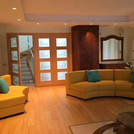 Luxury Modern Fenals * يوريت دي مار